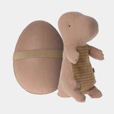 16-2604-00-5707304118350-jucarie-maileg-dinozaur-in-ou-rose