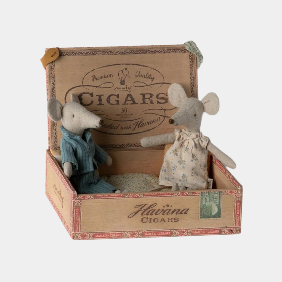 17-3302-00-5707304129691-jucarie-maileg-mum-and-dad-in-cigarbox