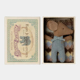 17-4001-00-5707304133100-jucarie-maileg-sleepy-wakey-mouse-in-matchbox-blue