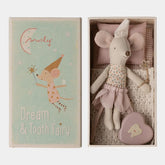 17-4104-00-5707304133230-jucarie-maileg-tooth-fairy-mouse-little-sister-in-matchbox