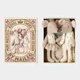 17-5100-00-5707304142447-jucarie-maileg-royal-twin-mice-little-sister-and-brother-in-matchbox