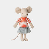 17-5203-00-5707304142416-jucarie-maileg-sister-mouse-big-sister