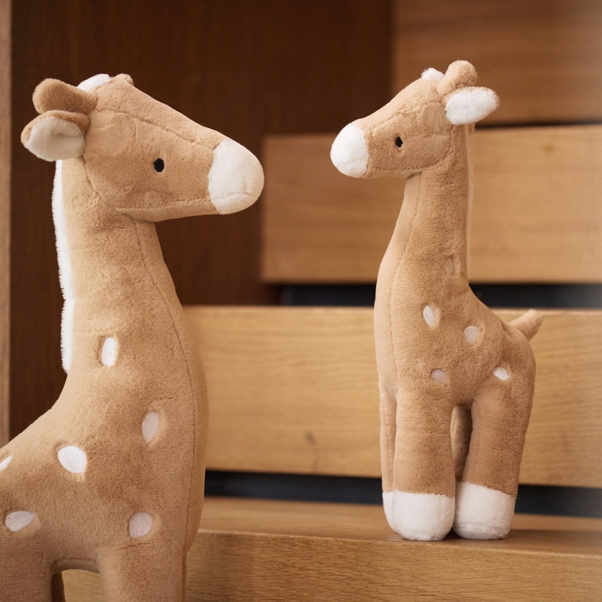 037-001-68066-8717329388826-jucarie-plus-girafa-34cm-jollein-ziani