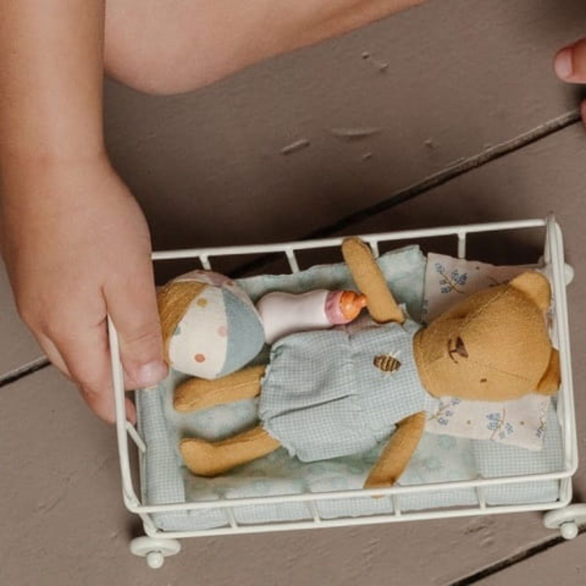 11-1118-01-5707304115700-maileg-patut-micro-blue-casuta-papusi