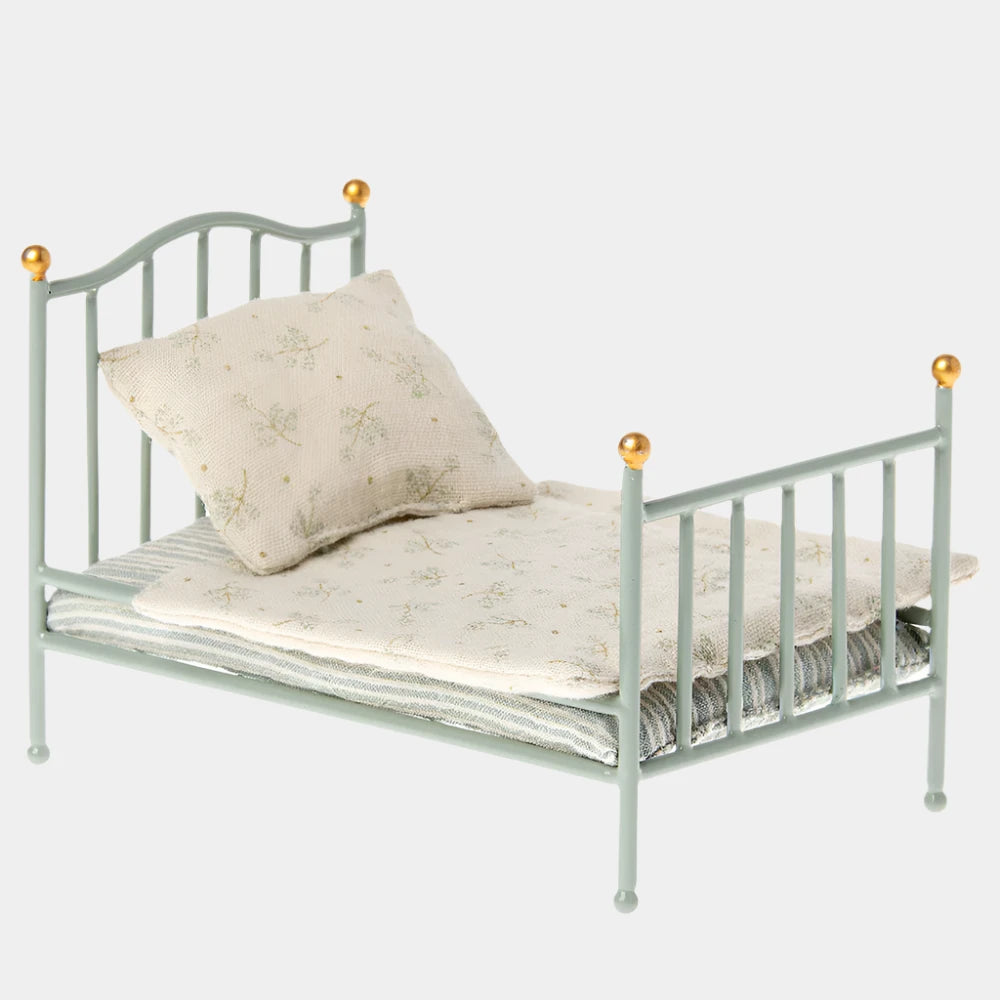 11-2118-01-5707304122357-jucarie-maileg-pentru-casuta-de-papusi-pat-metalic-mint