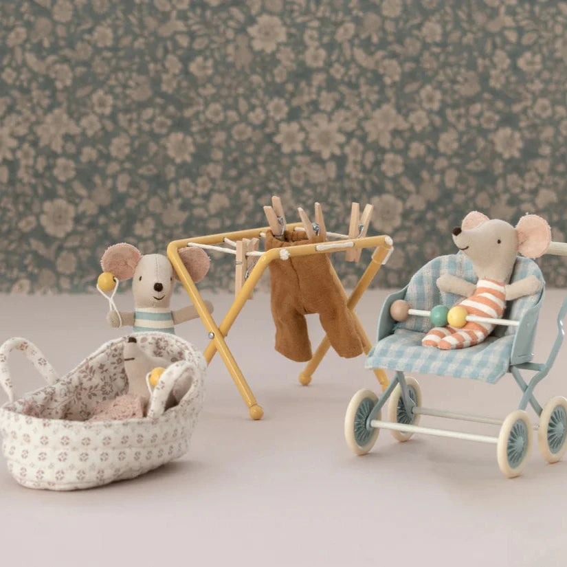 11-3102-00-5707304126379-jucarie-maileg-casuta-papusi-uscator-rufe