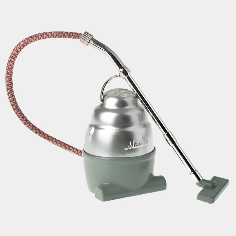 11-3106-00-5707304126829-maileg-aspirator-pentru-casuta-papusi