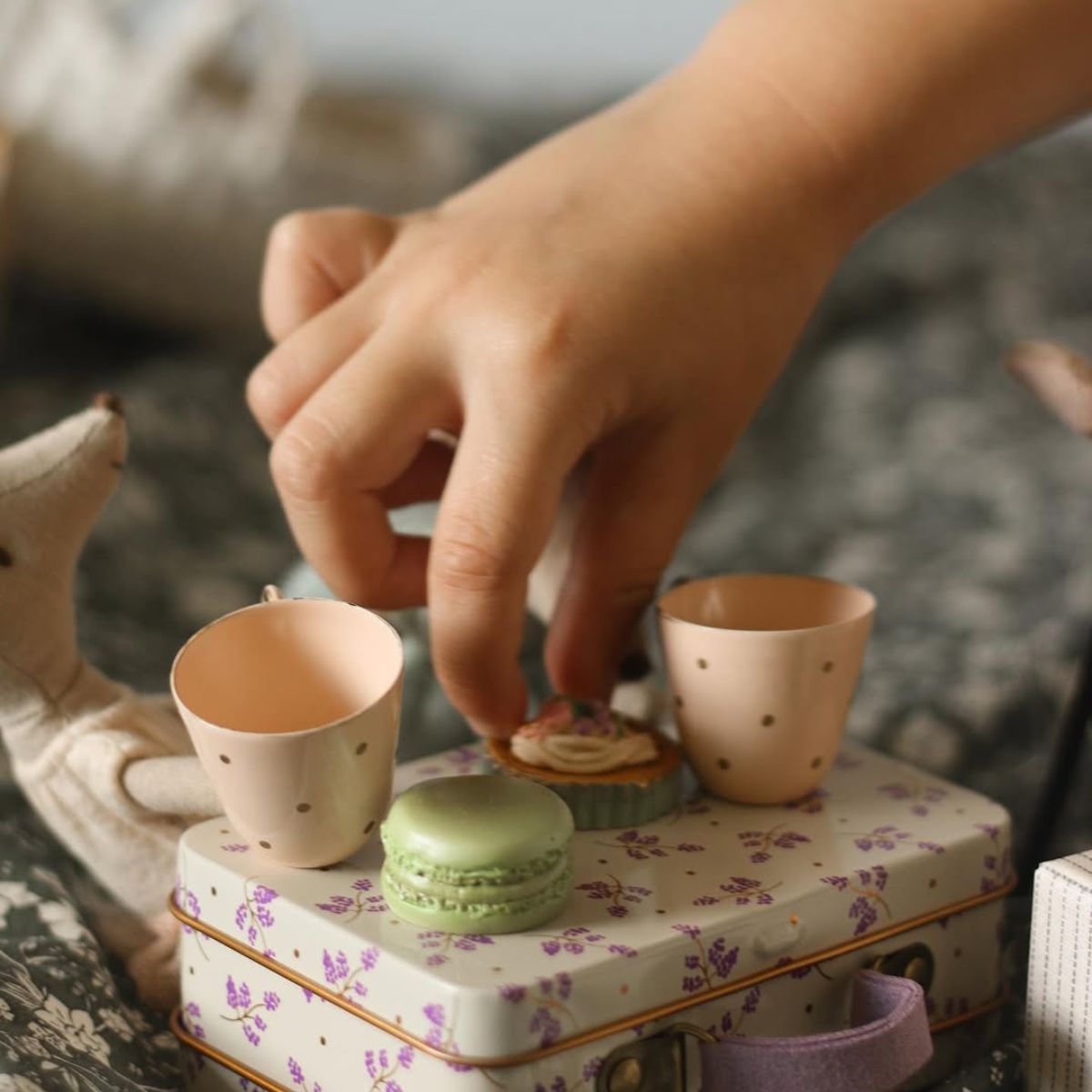 11-3110-02-5707304128144-Set-Ceai-Miniatura-pentru-Casuta-de-Papusi-Maileg