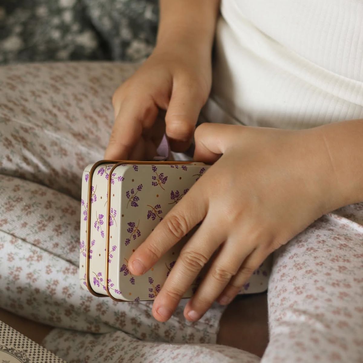 11-3110-02-5707304128144-Set-Ceai-Miniatura-pentru-Casuta-de-Papusi-Maileg