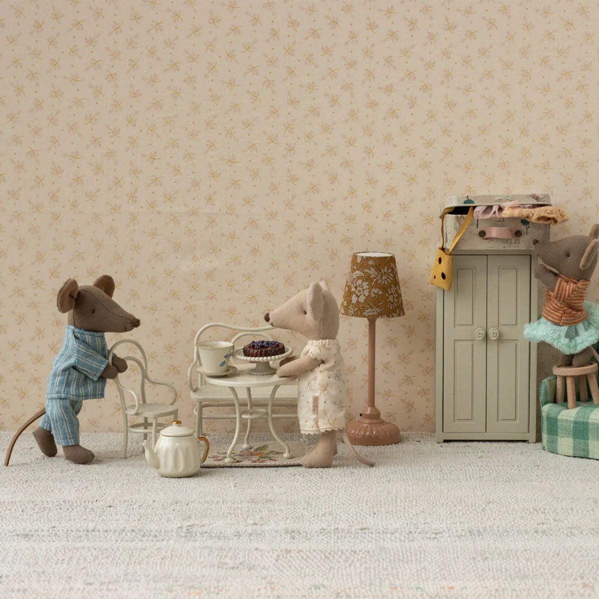 11-5106-00-5707304142805-jucarie-maileg-pentru-casuta-de-papusi-cafe-set