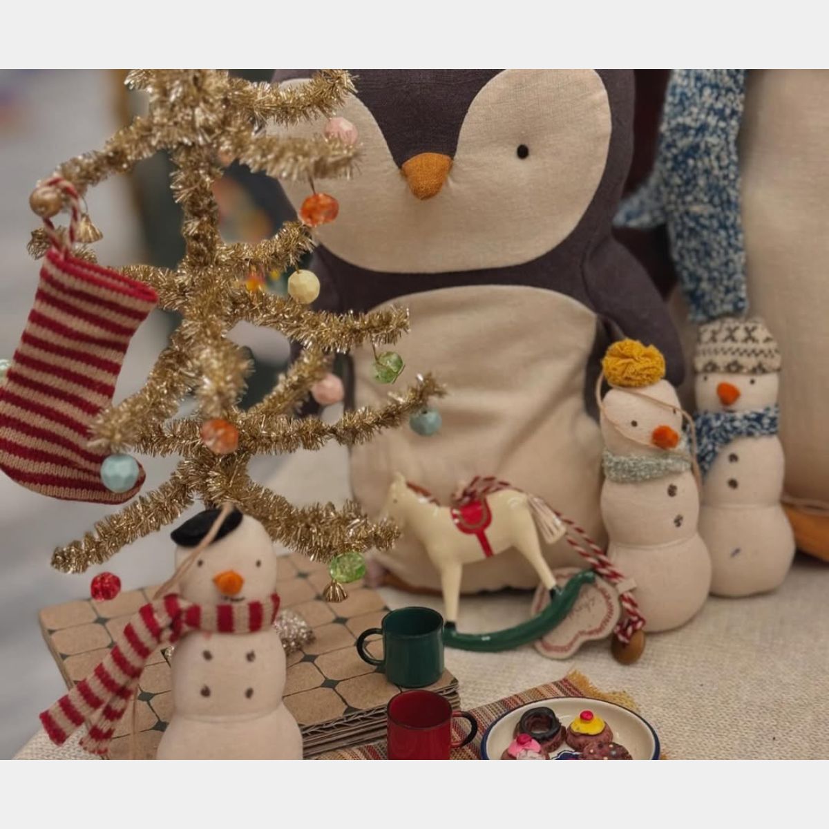 16-1960-00-5707304117100-jucarie-textila-pinguin-maileg