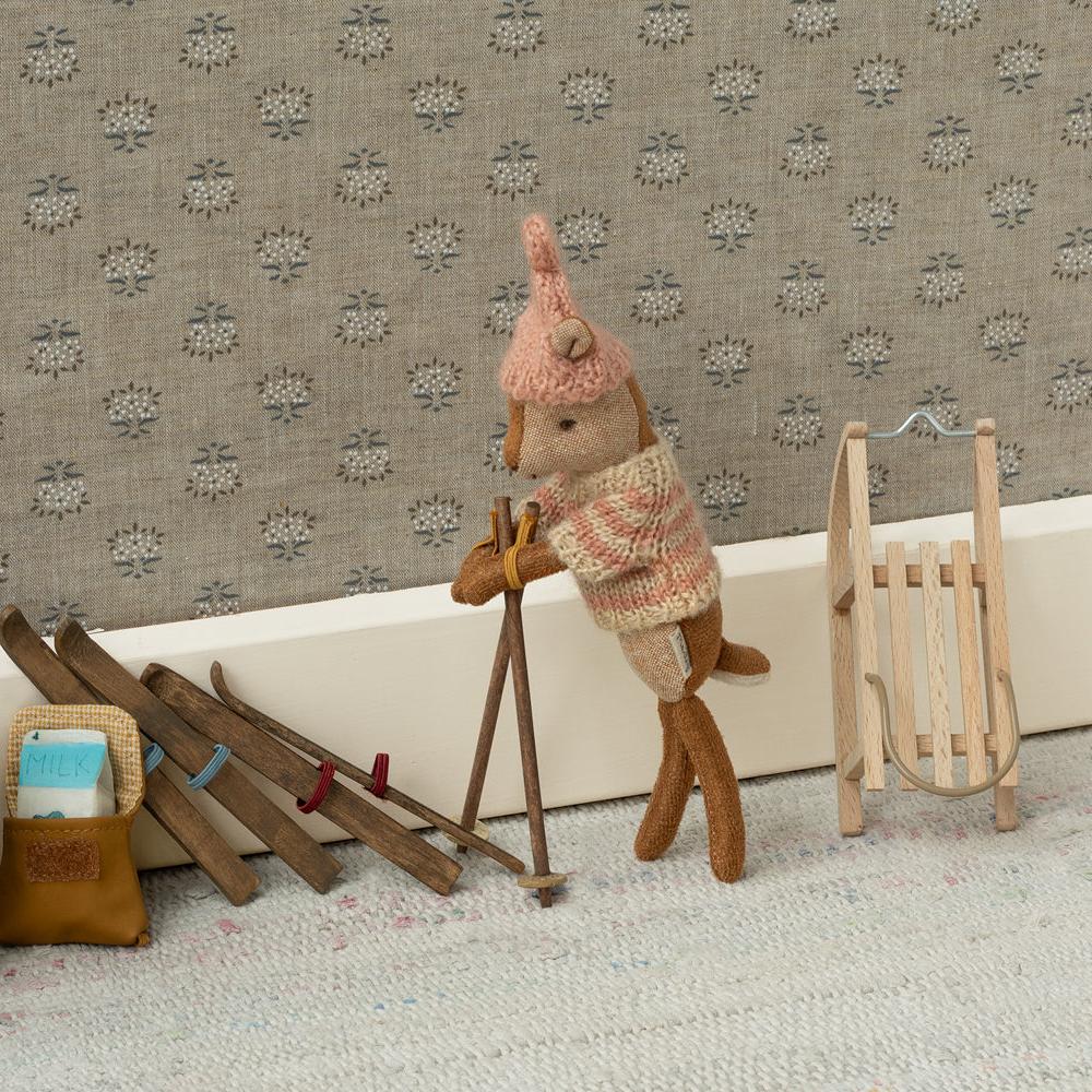 16-2932-00-5707304123934-jucarie-maileg-deer-little-sister