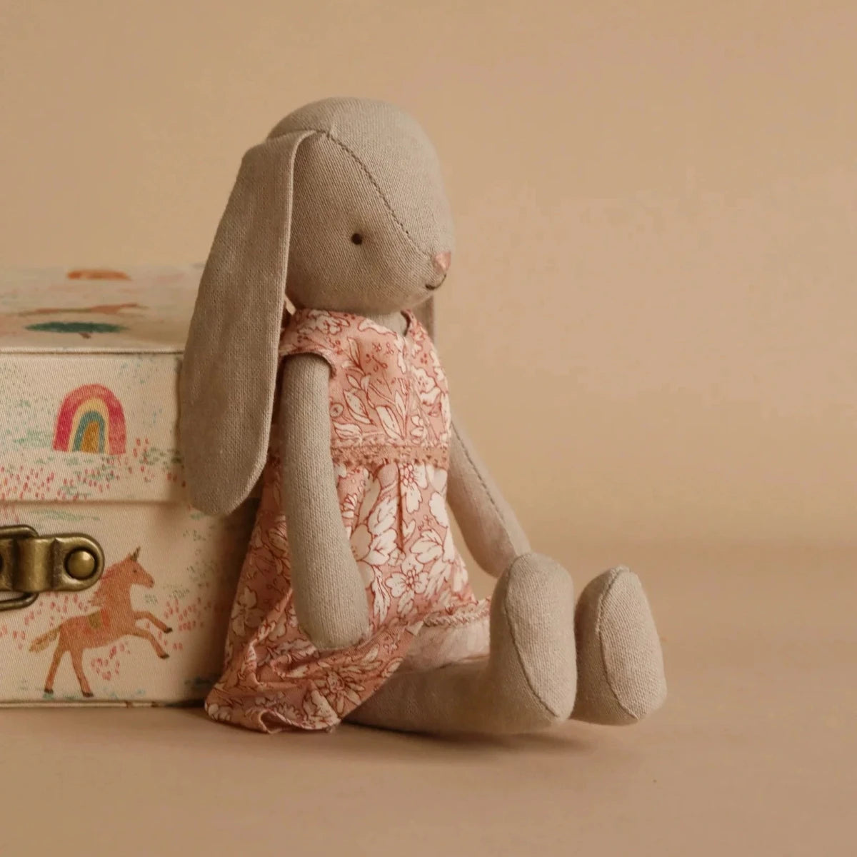 16-4100-00-5707304134688-jucarie-maileg-bunny-size-1-classic-flower-dress