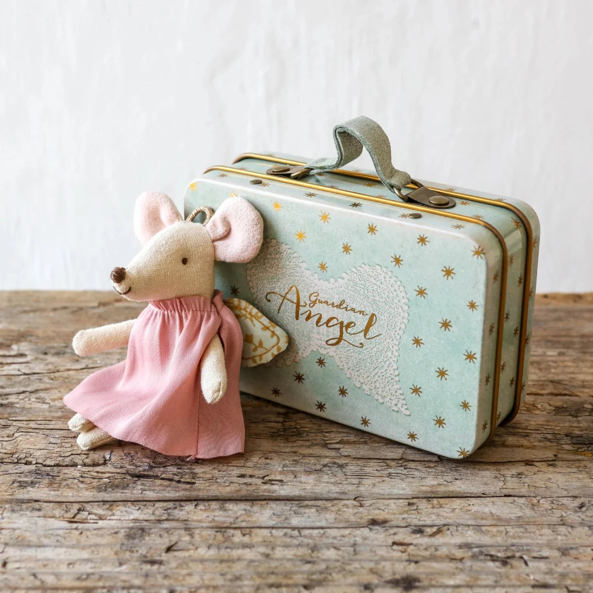 17-2700-00-5707304124092-soricel-maileg-angel-mouse-in-suitcase