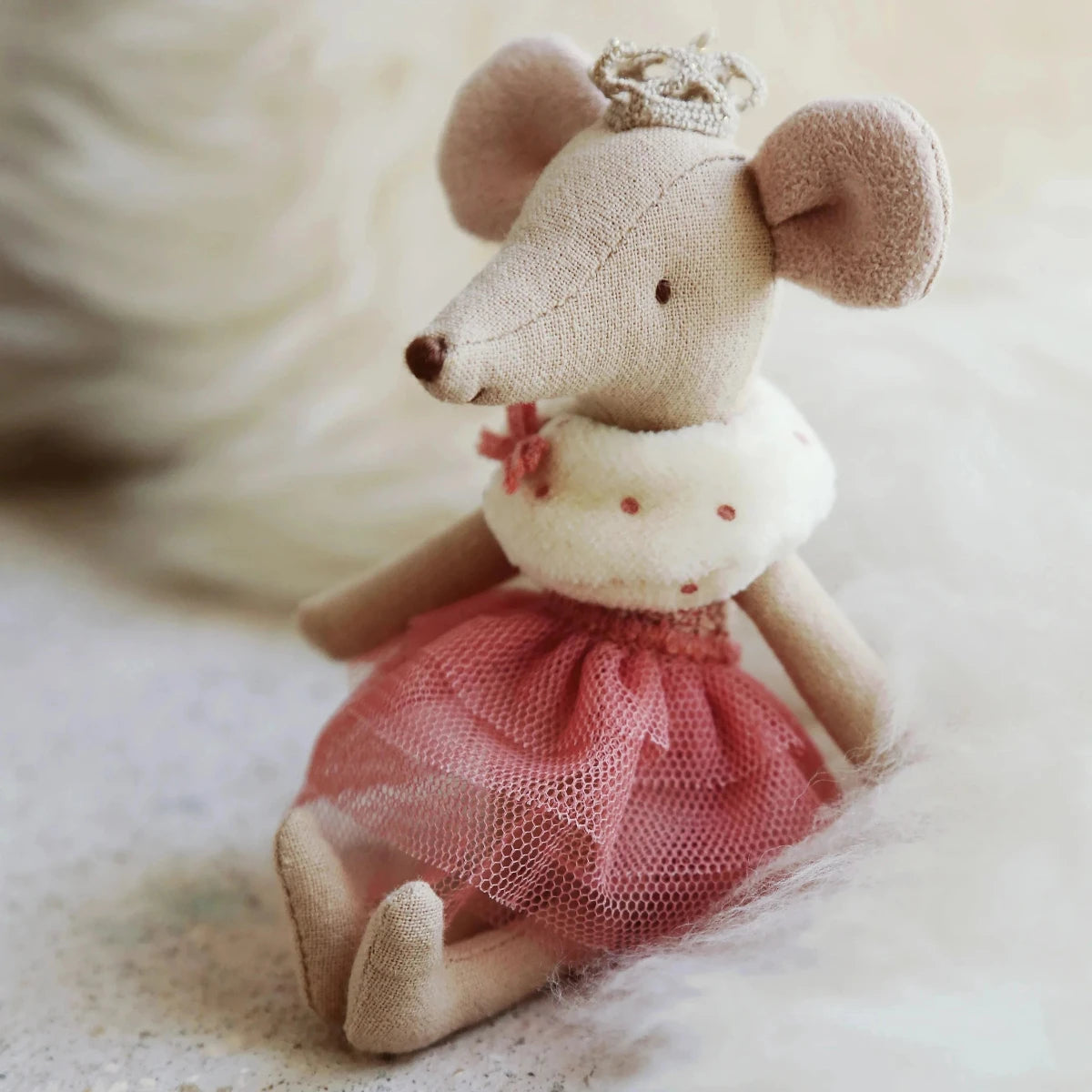 17-3204-00-5707304126218-soricel-maileg-princess-mouse-big-sister