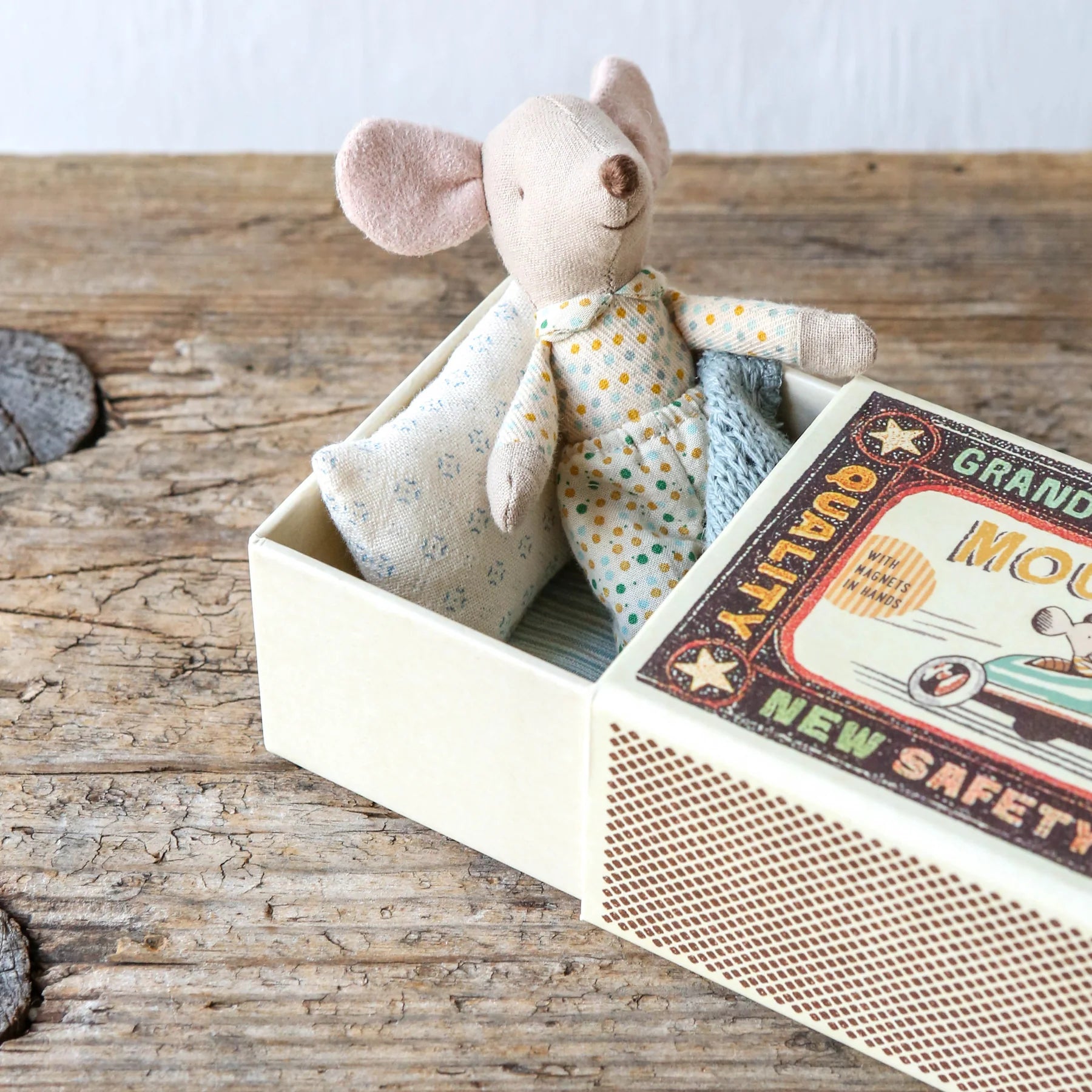 17-4101-00-5707304132660-jucarie-maileg-little-brother-mouse-in-matchbox