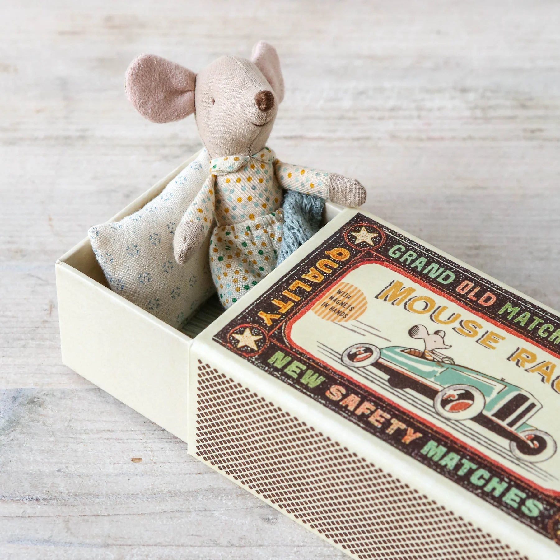 17-4101-00-5707304132660-jucarie-maileg-little-brother-mouse-in-matchbox