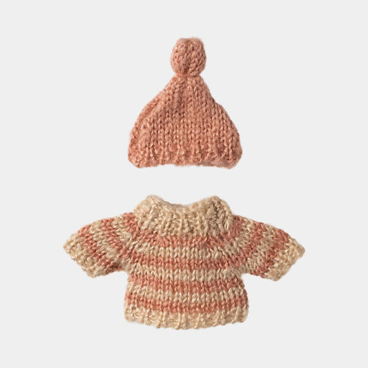 17-4212-00-5707304141044-accesorii-maileg-knitted-sweater-and-hat-big-sister-mouse