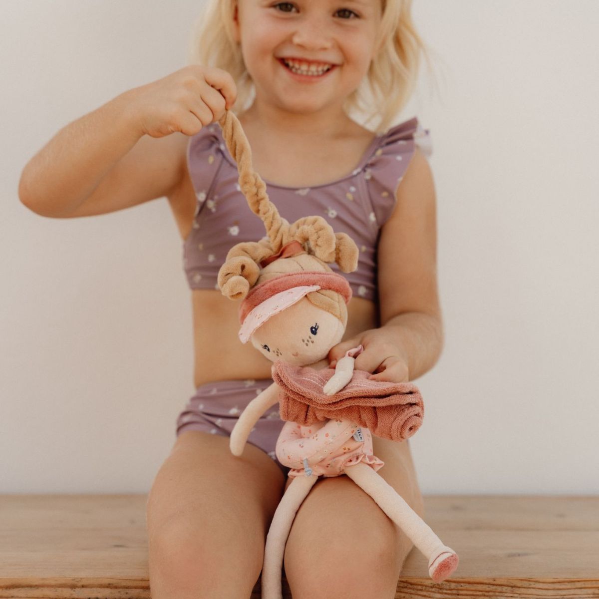 LD4551-8713291445512-papusa-summer-mila-editie-limitata-little-dutch