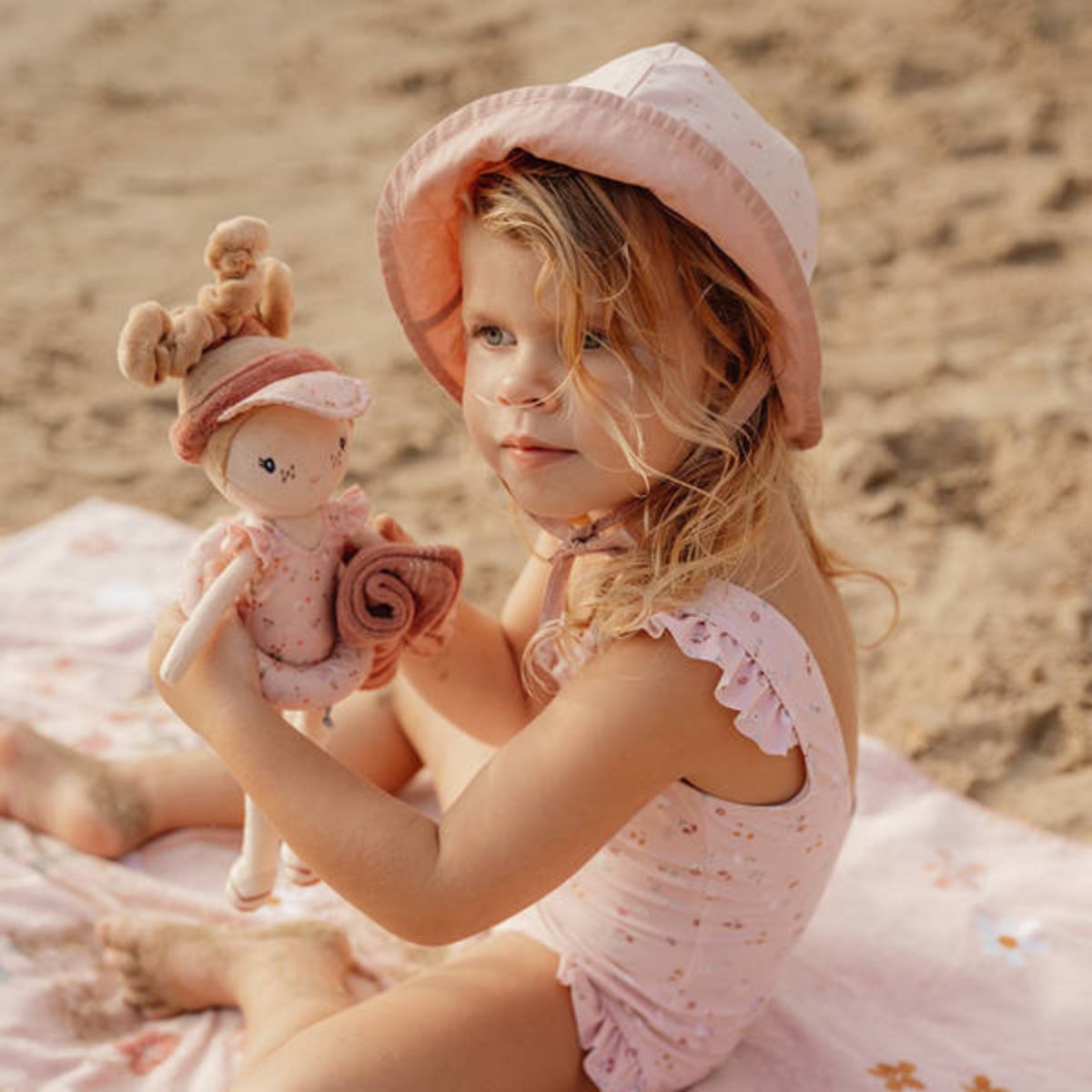 LD4551-8713291445512-papusa-summer-mila-editie-limitata-little-dutch