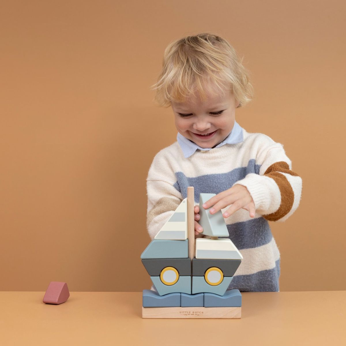 LD7087-8713291770874-jucarie-din-lemn-fsc-pentru-stivuire-sailors-bay-little-dutch