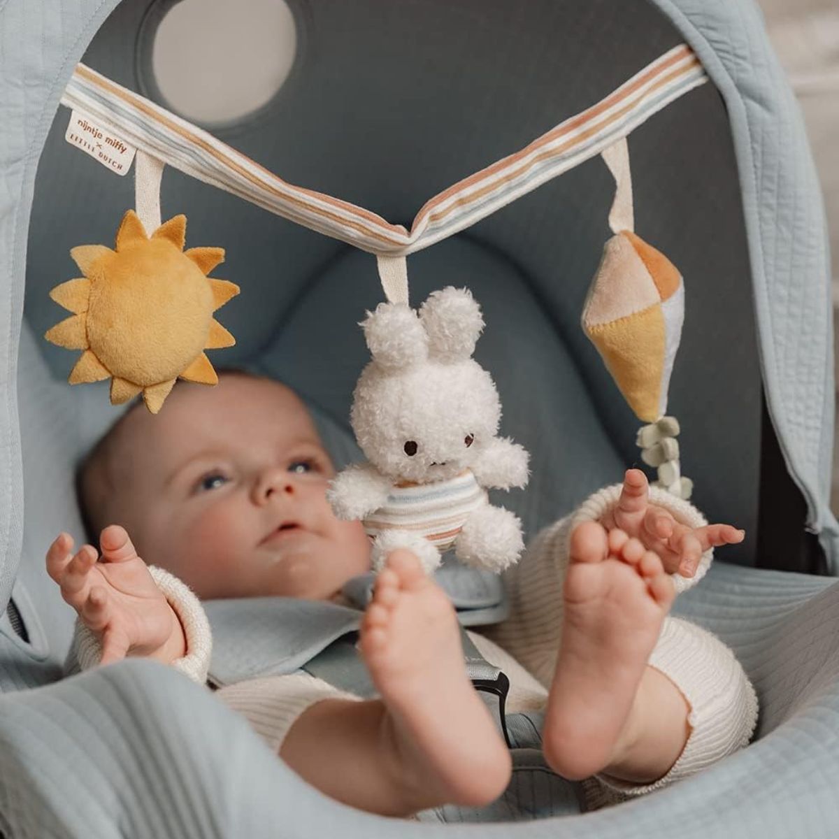 NIJN867-8713291668676-jucarie-pentru-carucior-miffy-vintage-sunny-stripes-little-dutch