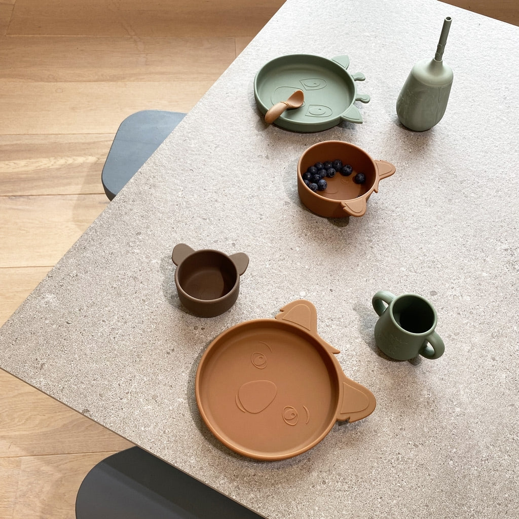 NU371-1-GREEN-farfurie-din-silicon-akila-giraffe-dusty-green