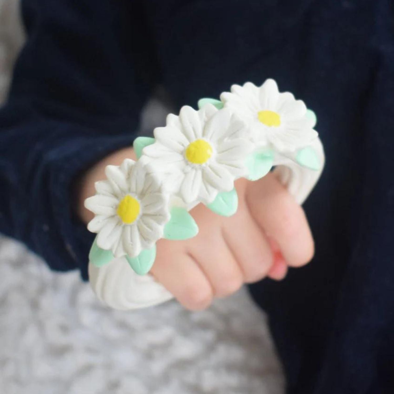 TRDCWH09-8719033869325-Jucarie-pentru-Dentitie-din-cauciuc-natural-Daisy-chain