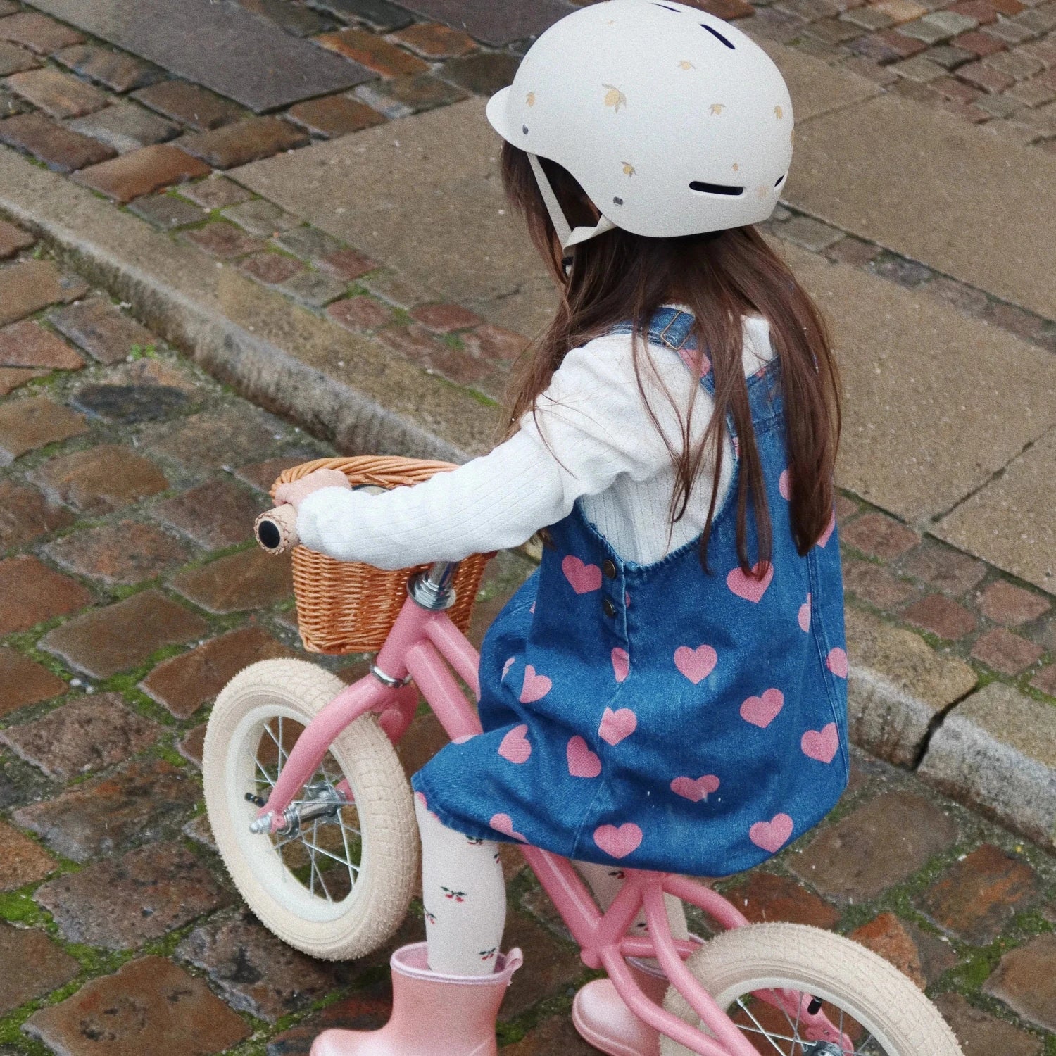 bicicleta-echilibru-glitter-sparkling-pink-konges-slojd-copii-KS101400