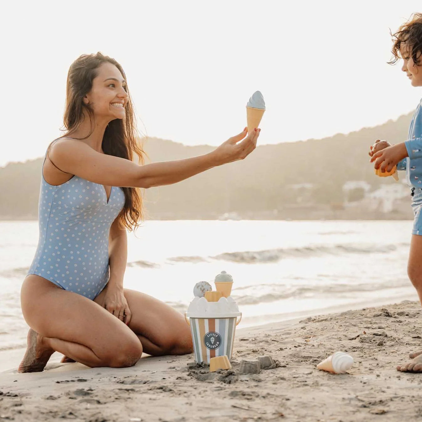 costum-de-baie-intreg-antiuv-daisies-blue-little-dutch