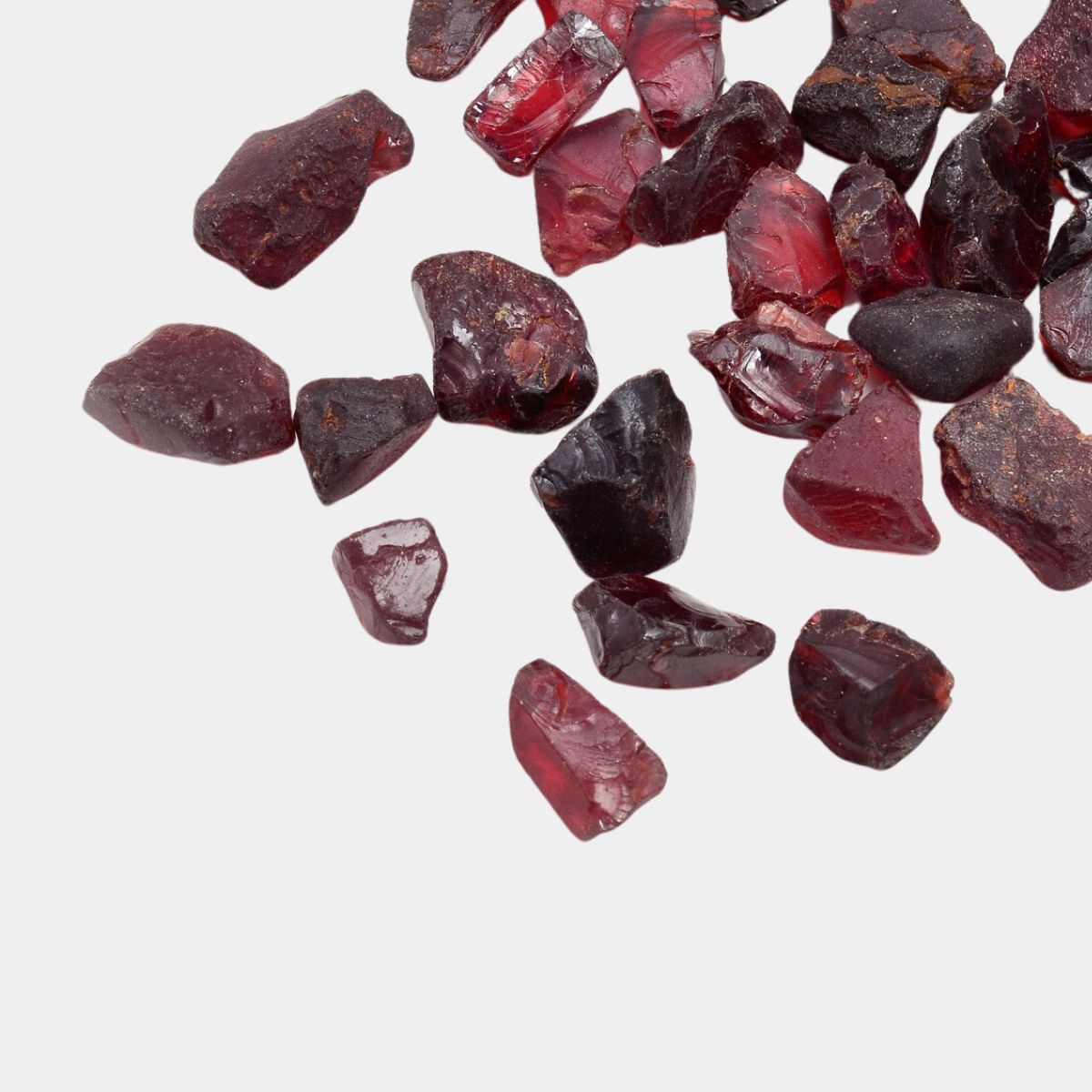 cristale-brute-de-granat-energie-pasiune-protectie