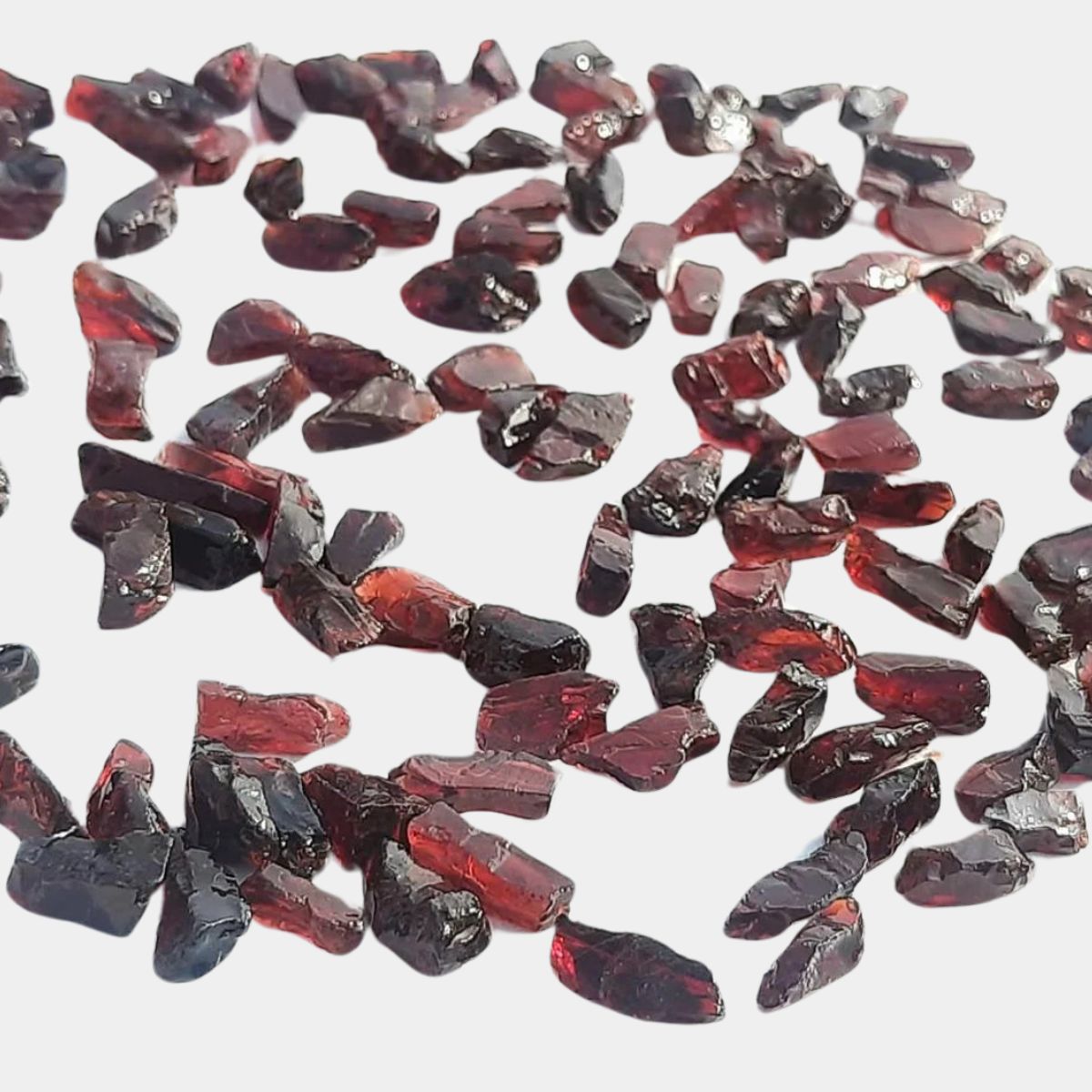 cristale-brute-de-granat-energie-pasiune-protectie