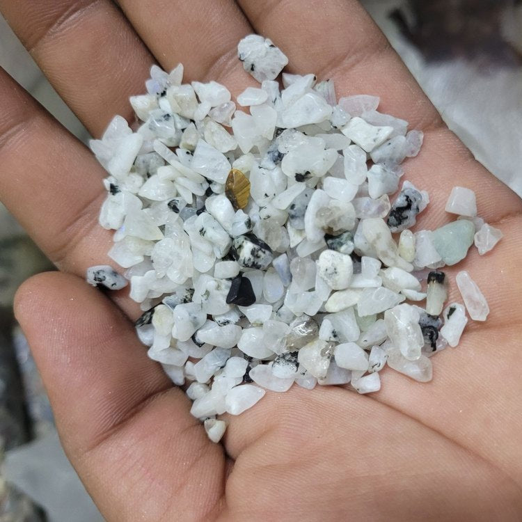 cristale-brute-de-piatra-lunii-intuitie-feminitate-calm