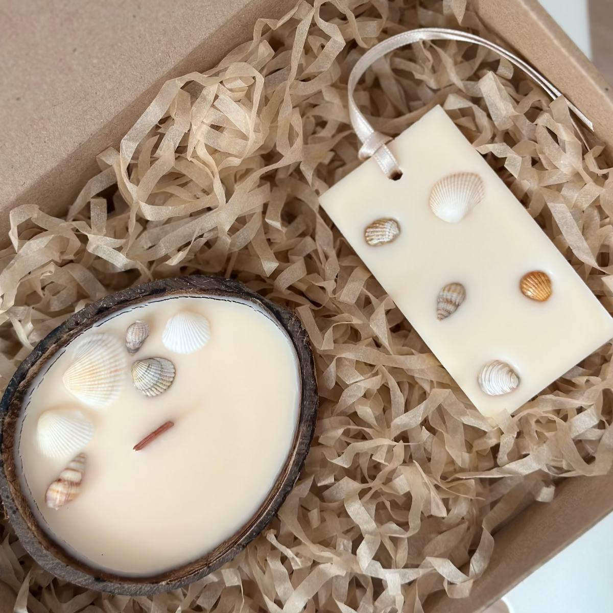 cutie-cadou-lumanare-parfumata-nuca-cocos-odorizant-dulap-del-mar