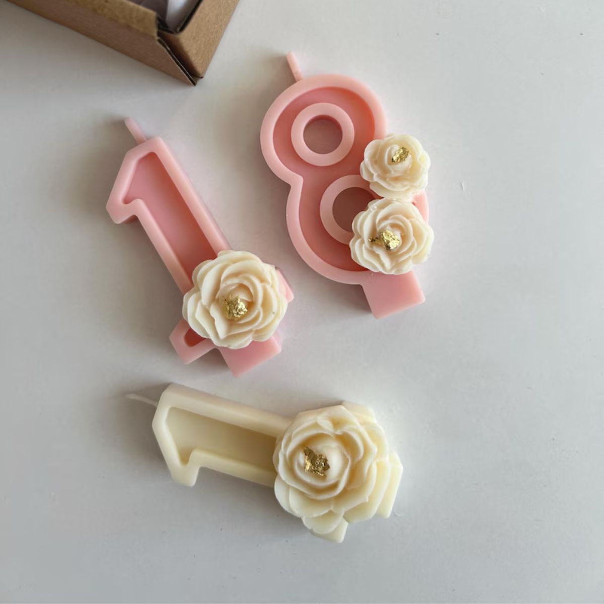 lumanare-aniversara-cifra-din-ceara-de-soia-flowers