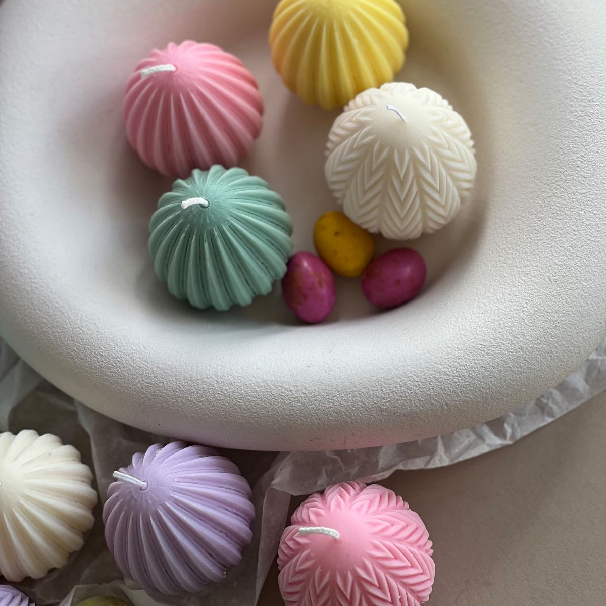 lumanare-parfumata-forma-de-ou-decor-paste