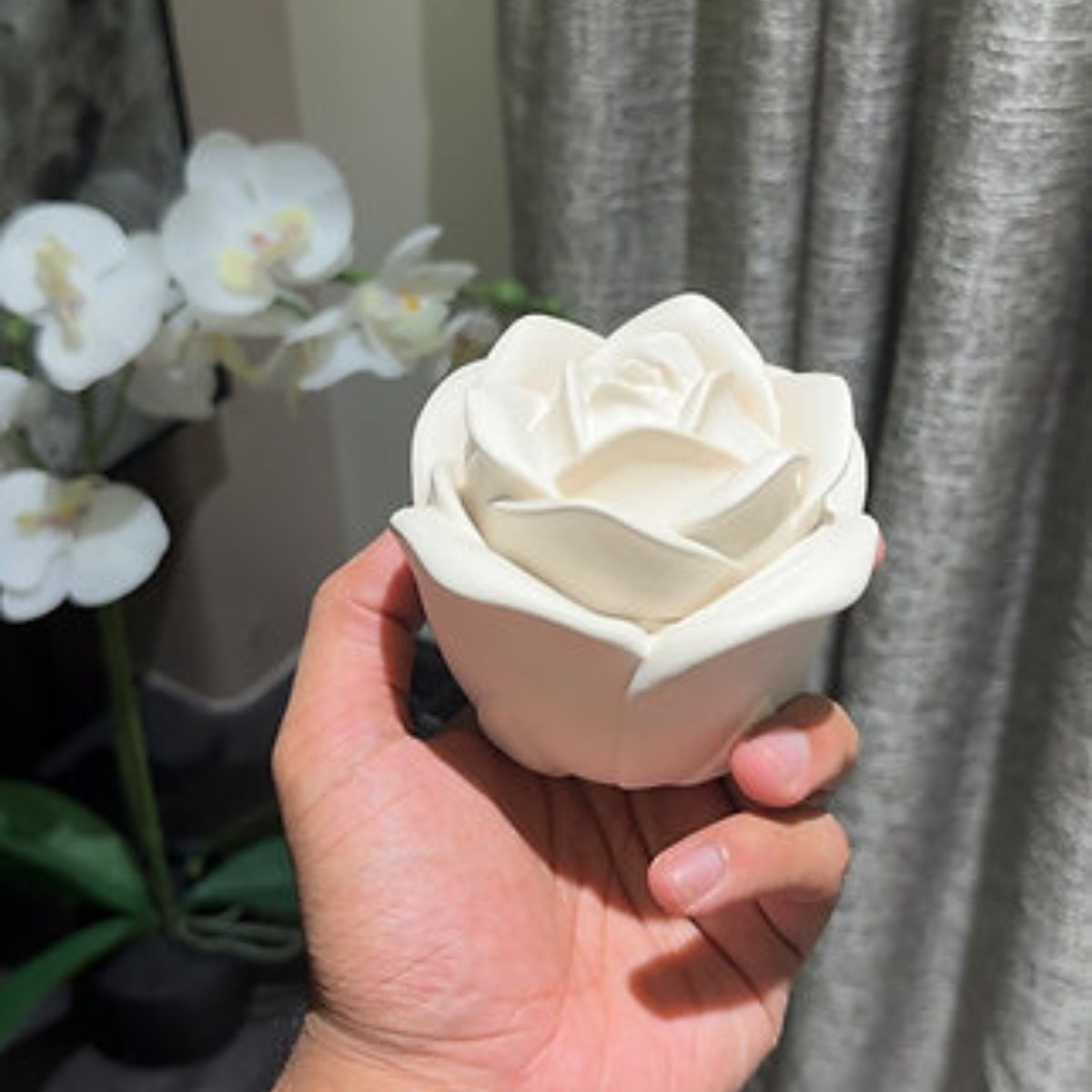 lumanare-parfumata-in-vas-ceramic-rose