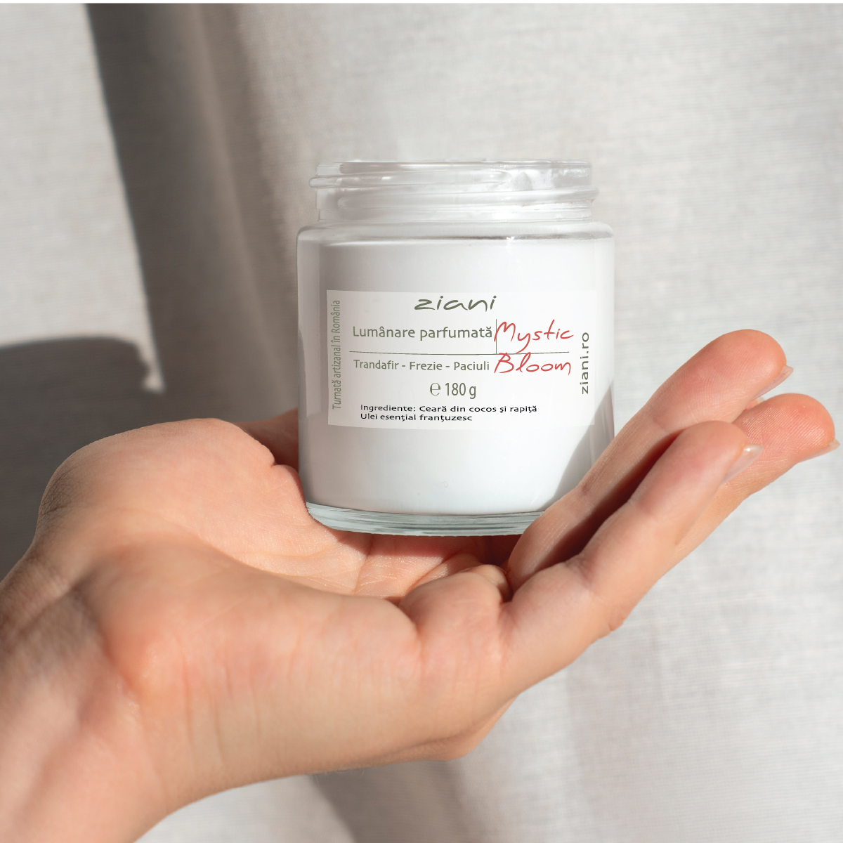 lumanare-parfumata-mystic-bloom-trandafir-frezie-paciuli-4