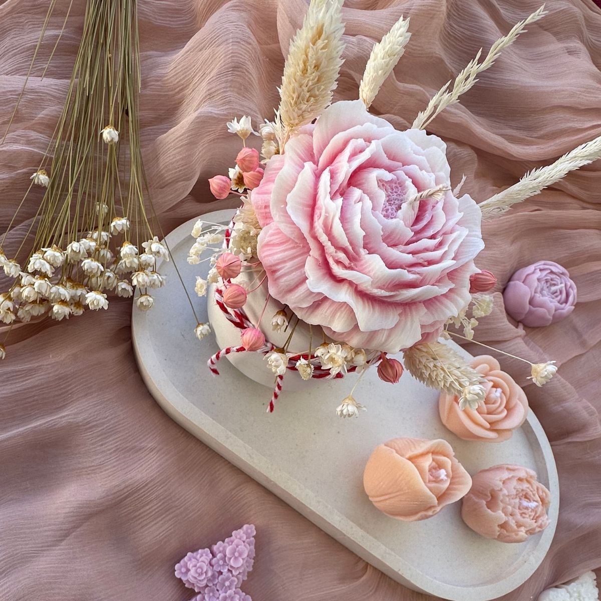 martisor-parfumat-lumanare-din-ceara-de-soia-in-vas-ceramic-bujor