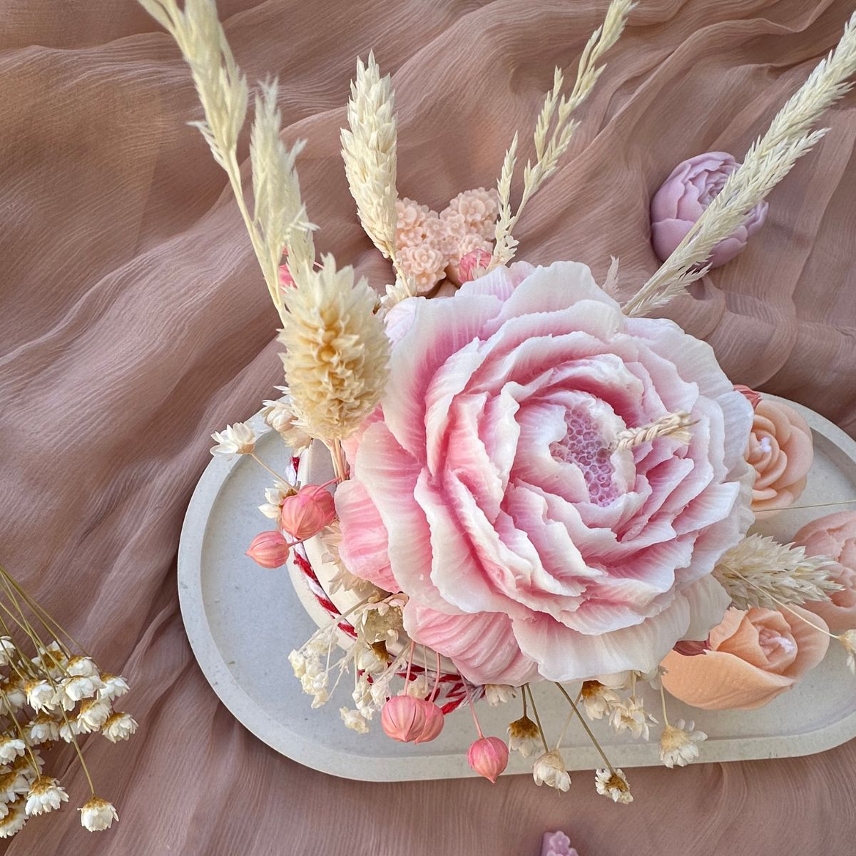 martisor-parfumat-lumanare-din-ceara-de-soia-in-vas-ceramic-bujor