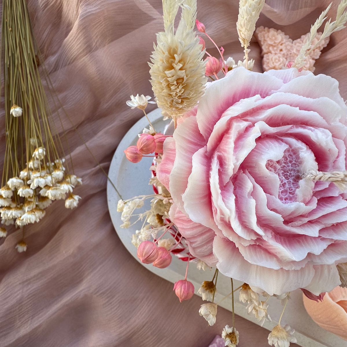 martisor-parfumat-lumanare-din-ceara-de-soia-in-vas-ceramic-bujor