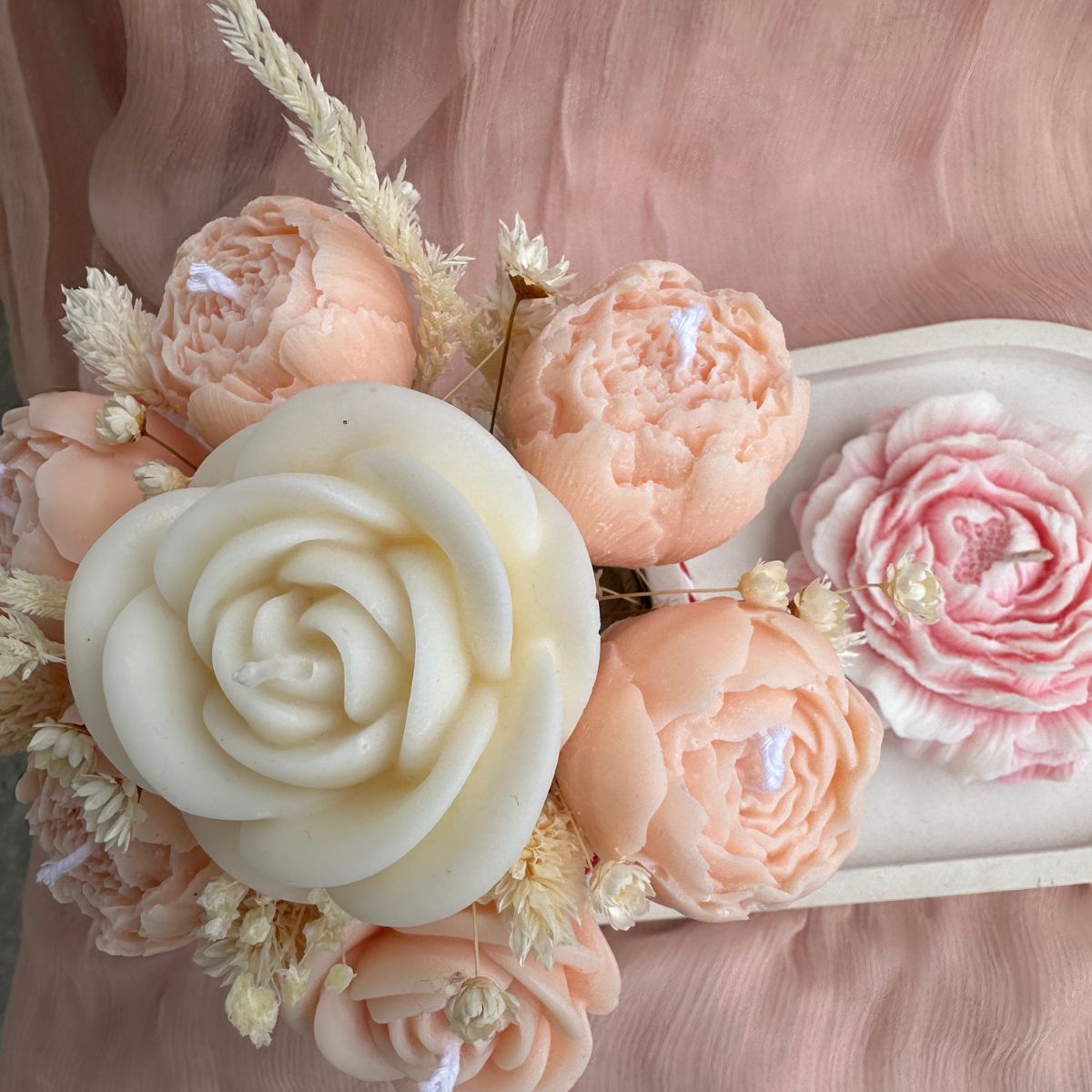 martisor-parfumat-lumanari-din-ceara-de-soia-in-vas-ceramic-rose