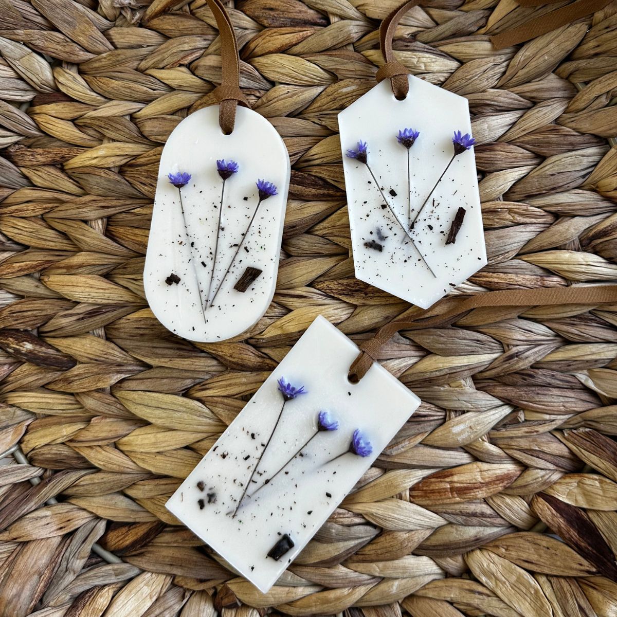 odorizant-pentru-dulap-din-ceara-parfumata-afine-iasomie-vanilie