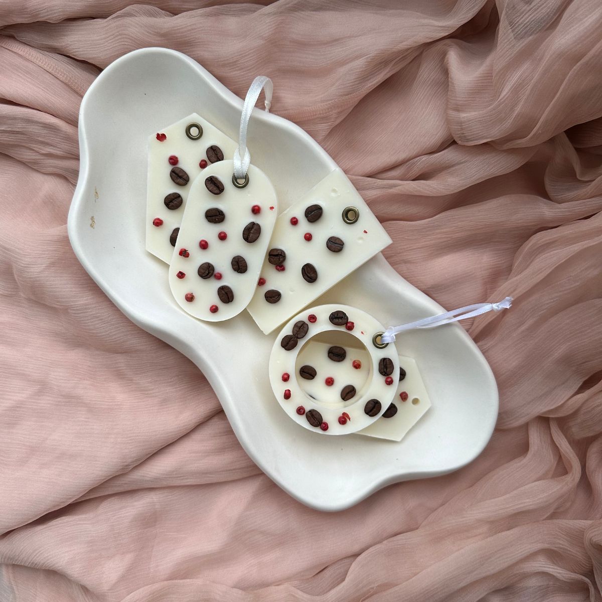 odorizant-pentru-dulap-din-ceara-parfumata-cigar-lounge-25-g