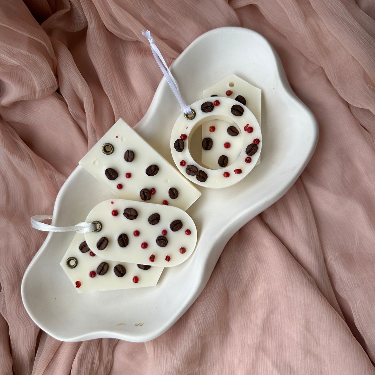 odorizant-pentru-dulap-din-ceara-parfumata-cigar-lounge-40-g