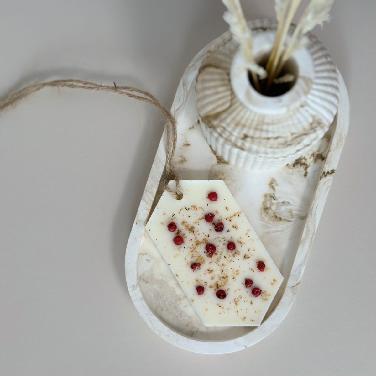 odorizant-pentru-dulap-din-ceara-parfumata-oud-sofran-piper