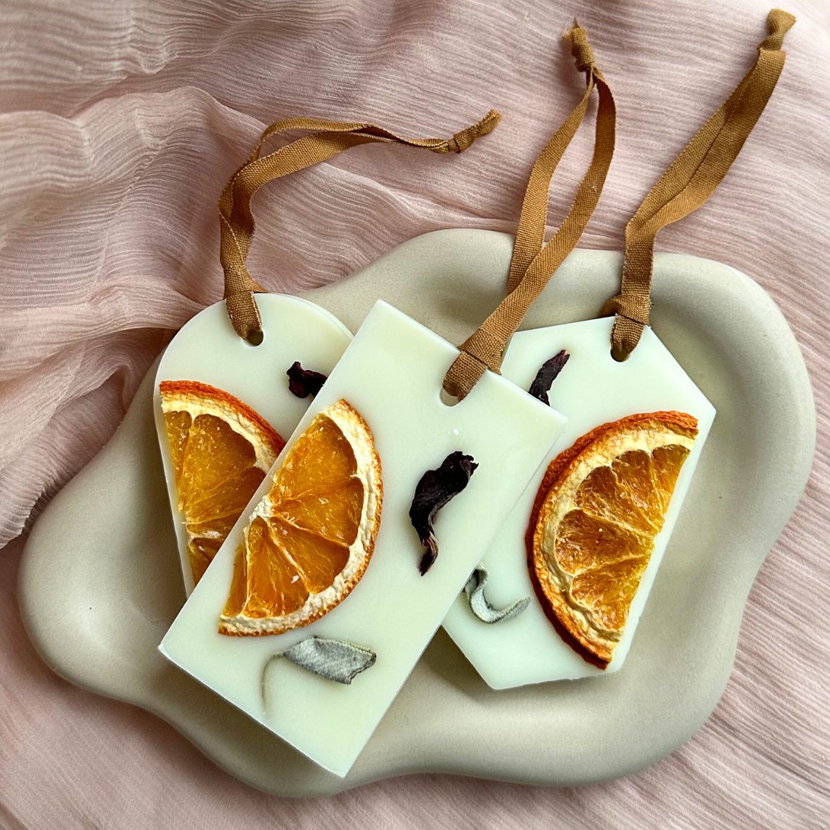 odorizant-pentru-dulap-din-ceara-parfumata-rising-sun-25-g