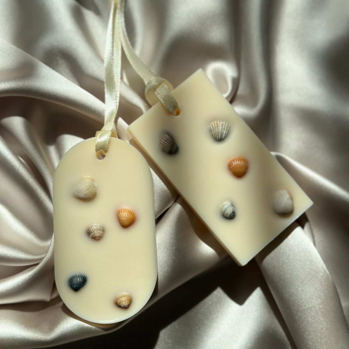 odorizant-pentru-dulap-din-ceara-parfumata-sare-de-mare-cocos-lemn-de-santal