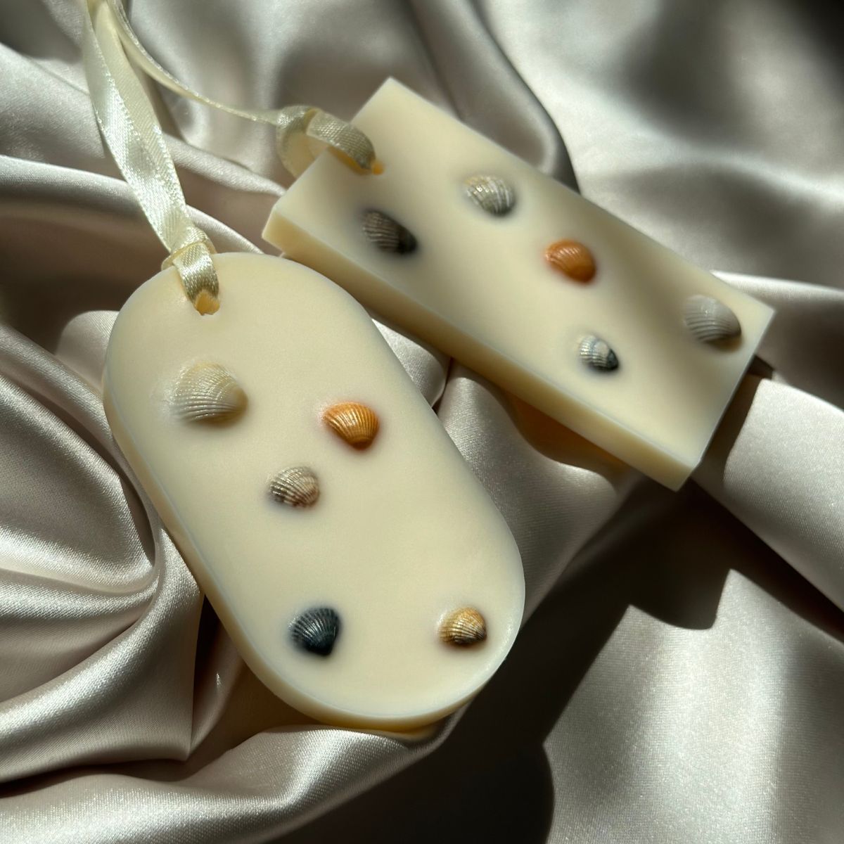 odorizant-pentru-dulap-din-ceara-parfumata-sare-de-mare-cocos-lemn-de-santal