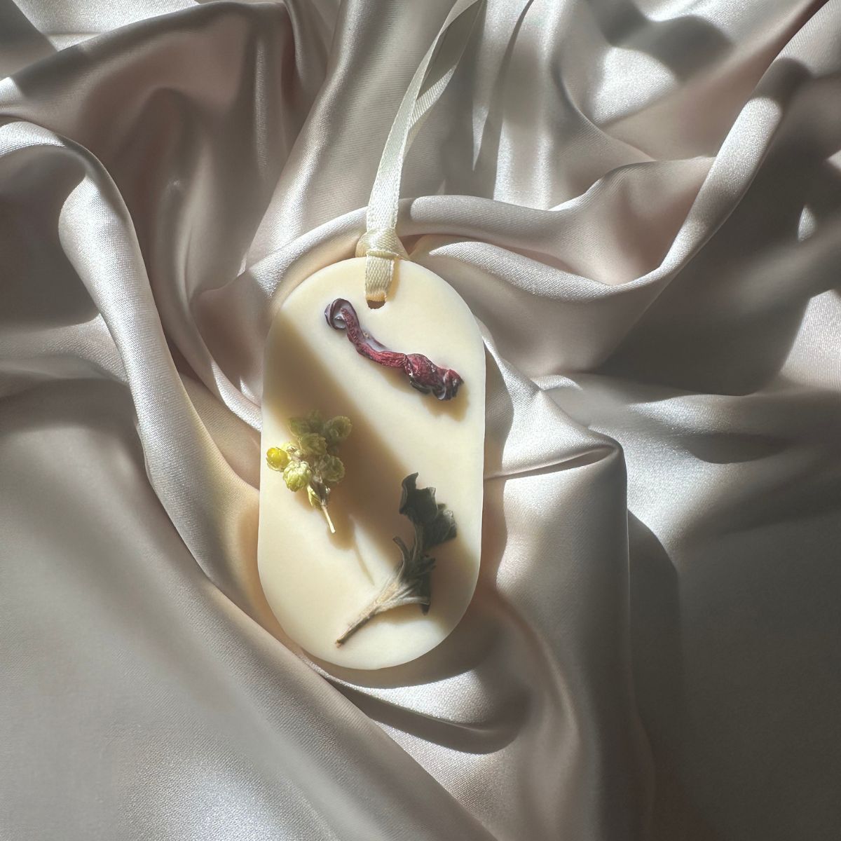 odorizant-pentru-dulap-din-ceara-parfumata-sofran-santal-paciuli